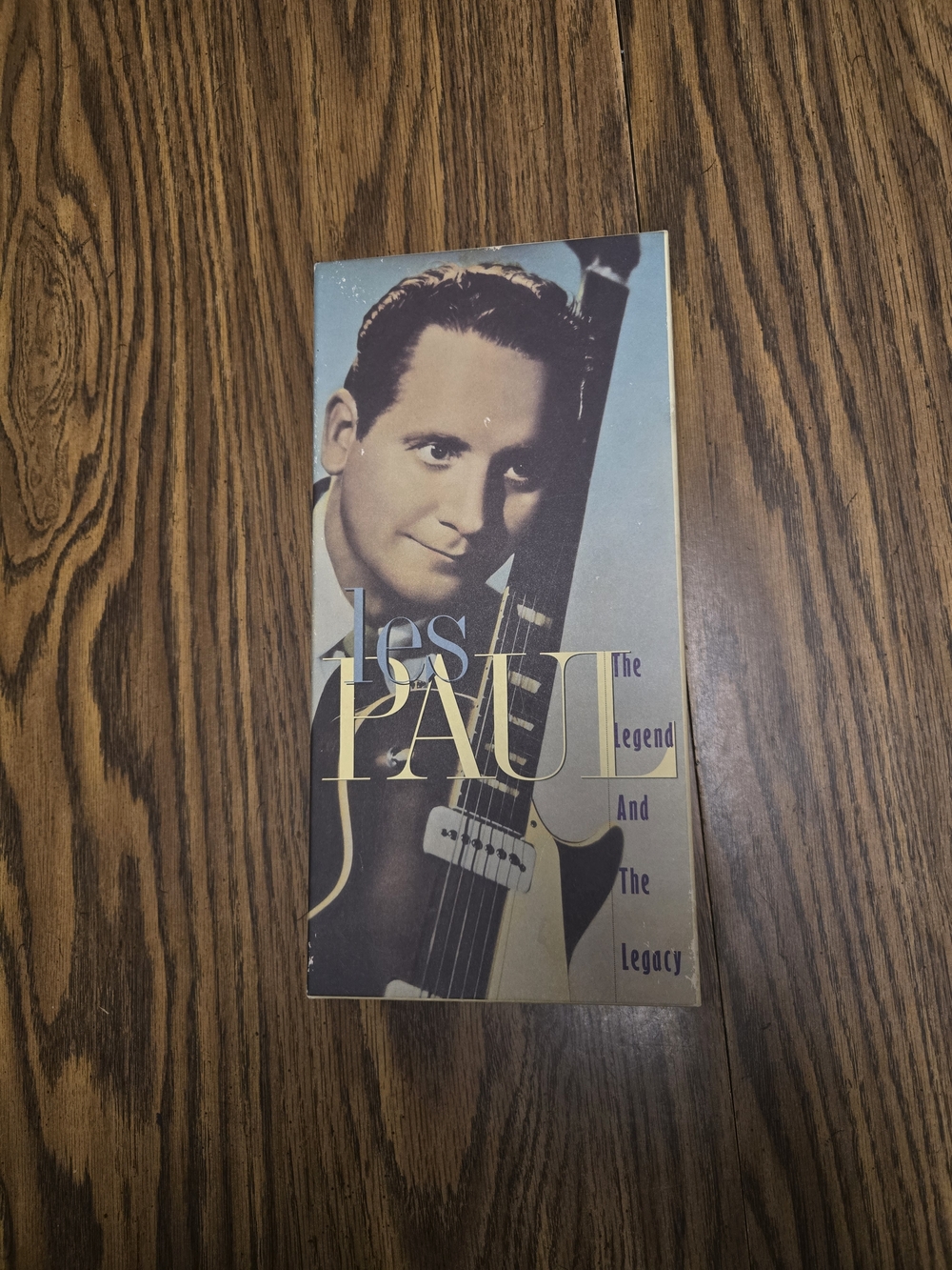 Les Paul: The Legend and The Legacy - Brown Cover Collector's Media